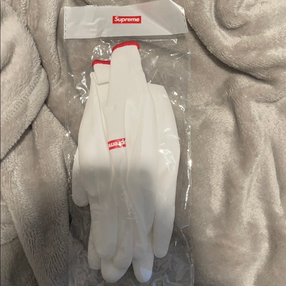 Supreme rubberized gloves
